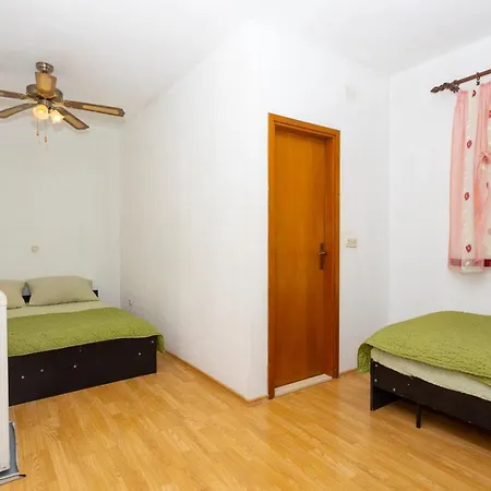 Guest house And Celija Makarska