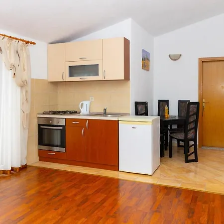 Guest house And Celija Makarska